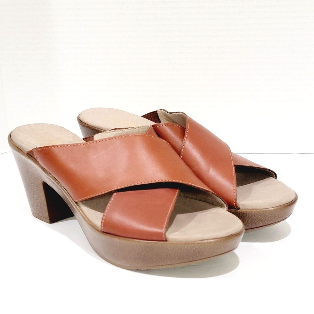 Munro American Yuma Women's Sandals Size 9.5 M Criss Cross Brown Slip On Heels